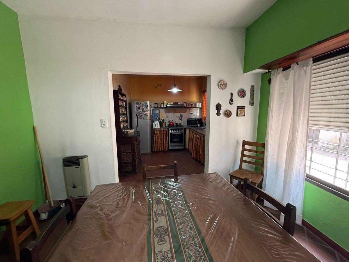 Foto de CASA 5 AMB, CON PARQUE Y COCHERA ATO CREDITO, imagen 4