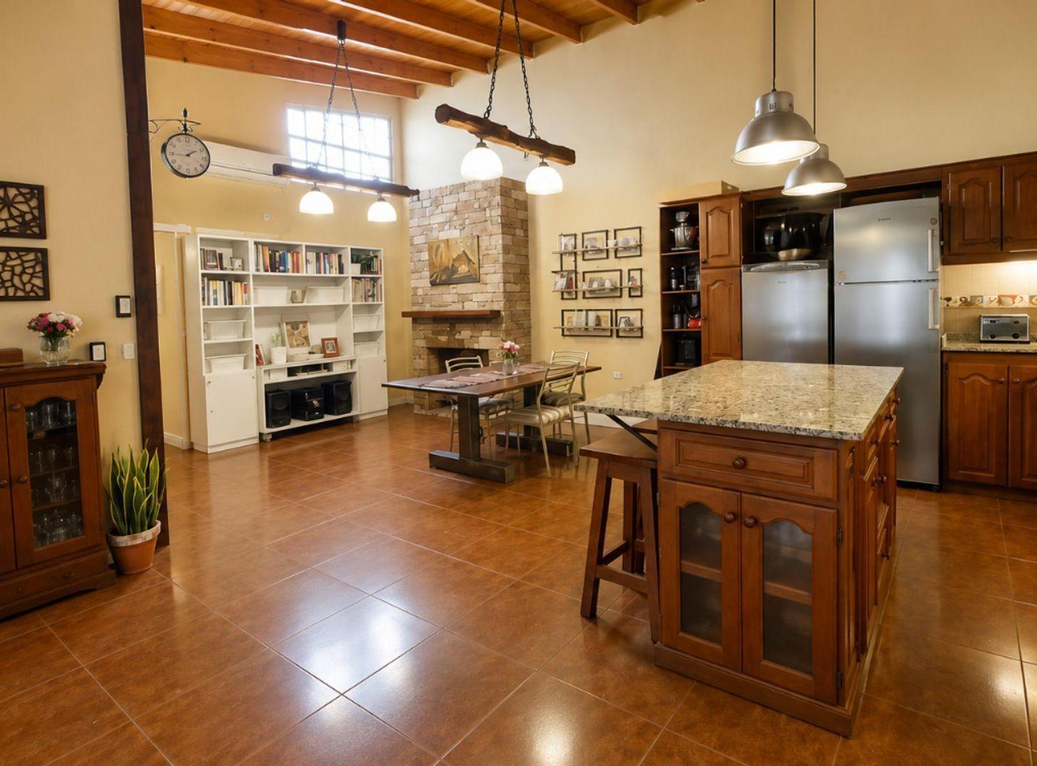 Foto de CASA 6 AMB CON DOBLE COCHERA, PARQUE CON PARRILLA, imagen 5