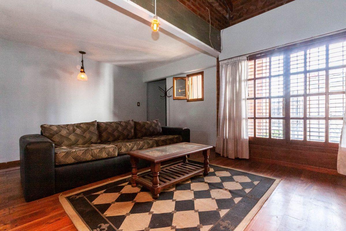 Foto de VENTA CASA 3 AMBIENTES JARDIN Y COCHERA LANUS, imagen 2