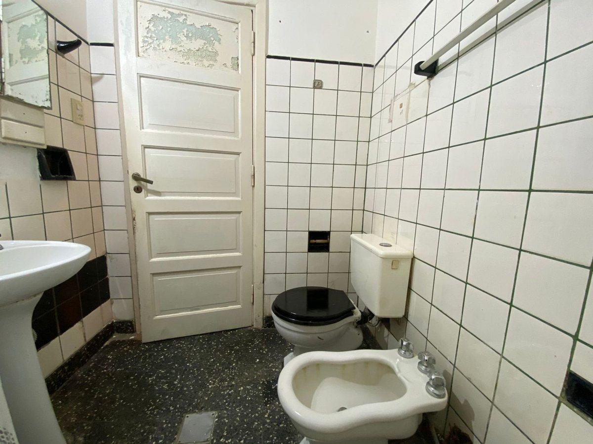 Foto de VENTA Depto 2 Amb con Patio Av. H. Yrigoyen, imagen 3