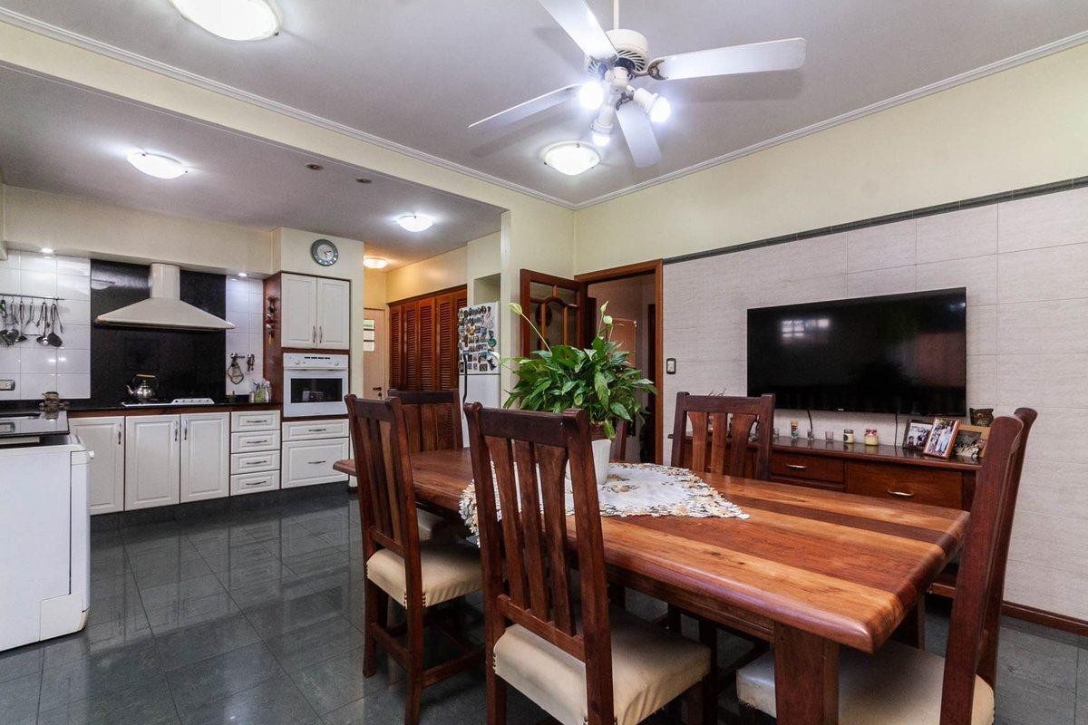 Foto de HERMOSO CHALET DE 5 AMB. EN LANUSITA, imagen 5