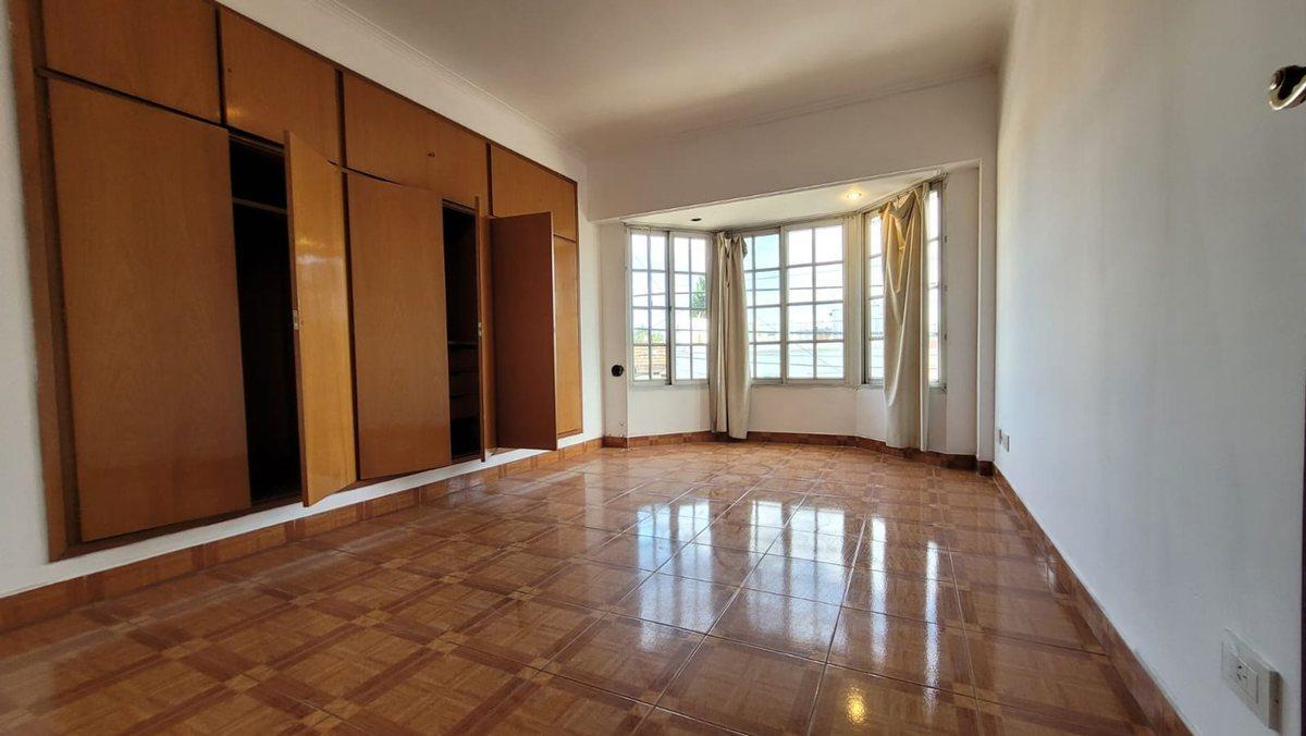 Foto de VENTA EN BLOCK GALPON DEPTO 5 AMB LANUS OESTE, imagen 4