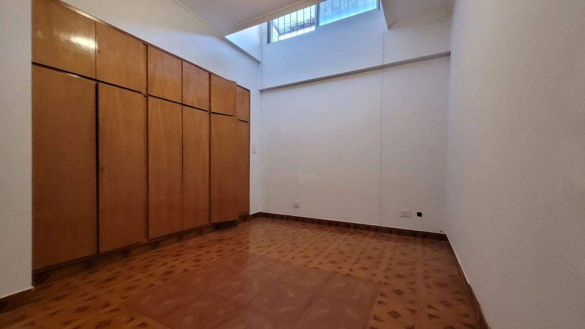 Foto de VENTA EN BLOCK GALPON DEPTO 5 AMB LANUS OESTE, imagen 3