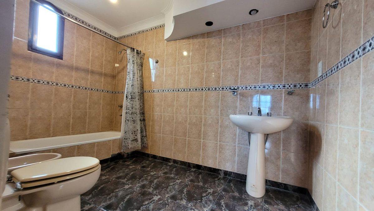 Foto de VENTA EN BLOCK GALPON DEPTO 5 AMB LANUS OESTE, imagen 5