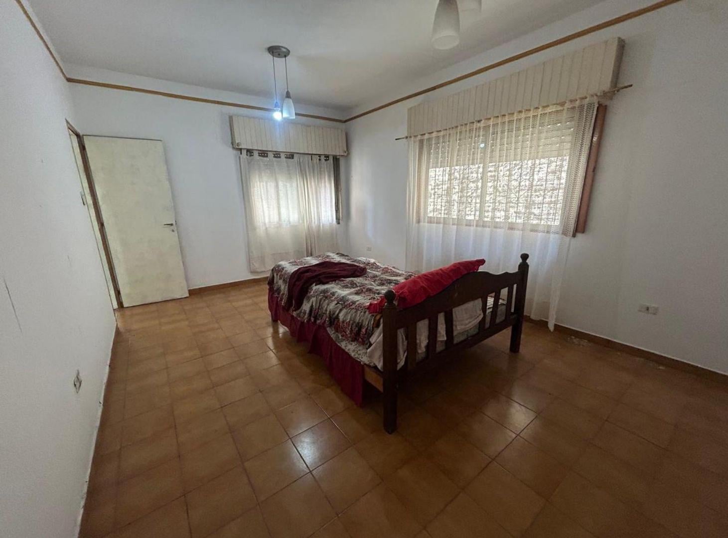 Foto de VENTA CASA CN PARQUE FLORENCIO VARELA SOBRE AVENID, imagen 2