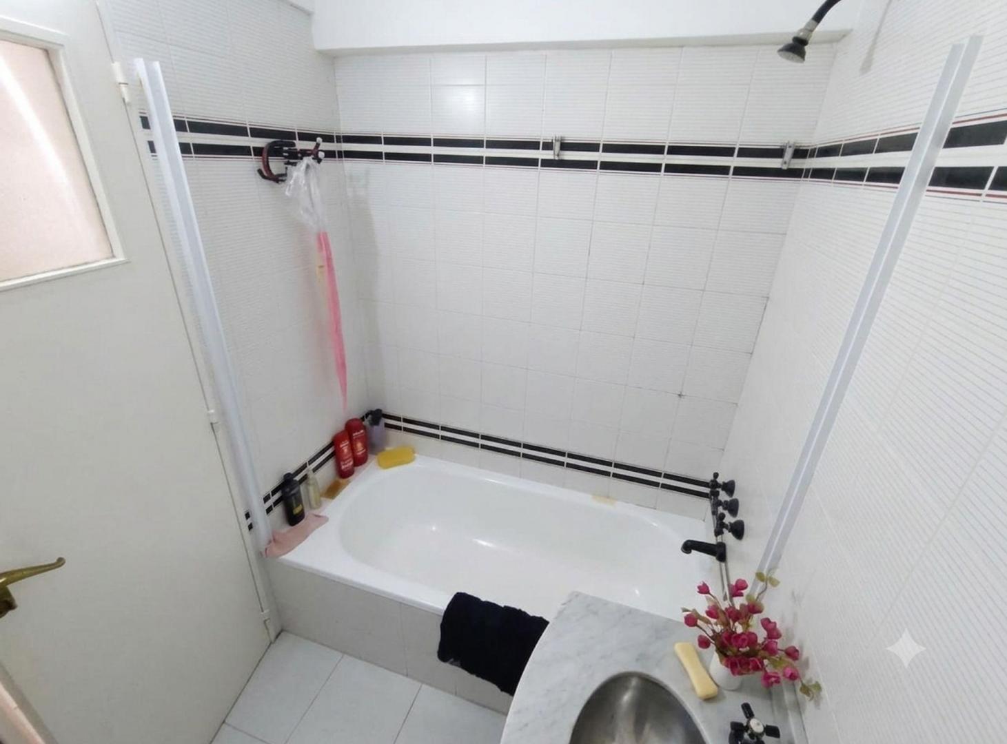 Foto de VENTA DEPTO 4 AMB EN GERLI-LANUS, imagen 2