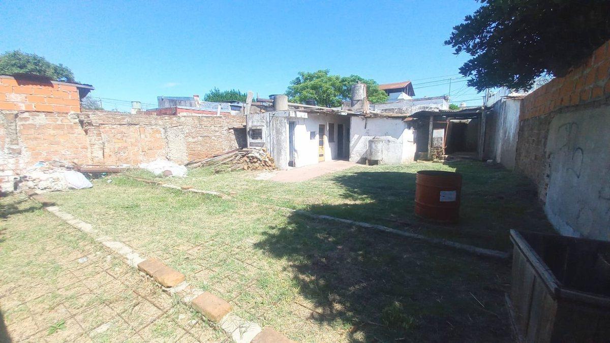 Foto de LOTE DE 10 X 27,40 - LANUS OESTE, IDEAL INVERSOR, imagen 2