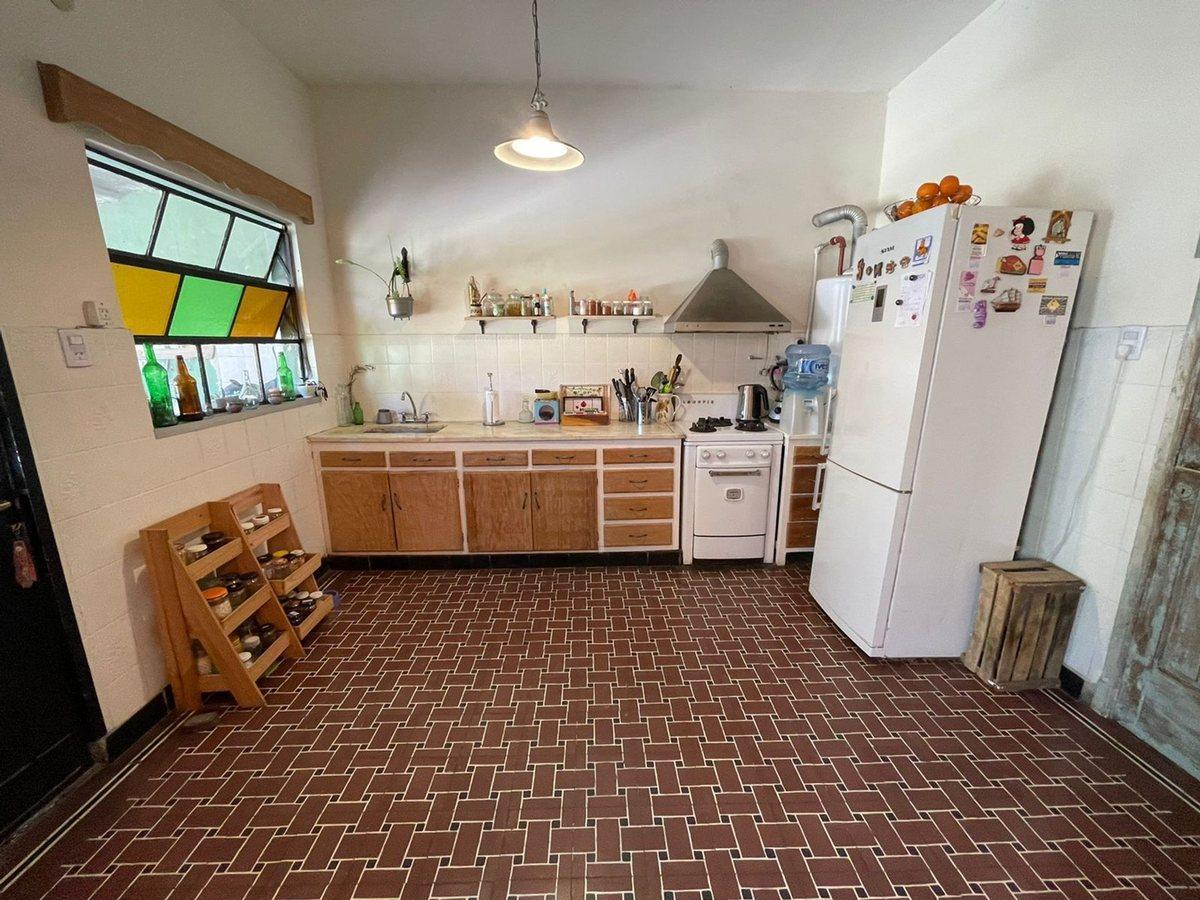Foto de CASA 3AMB EN LANUS C/ PATIO Y LOCAL APTO CREDITO, imagen 2