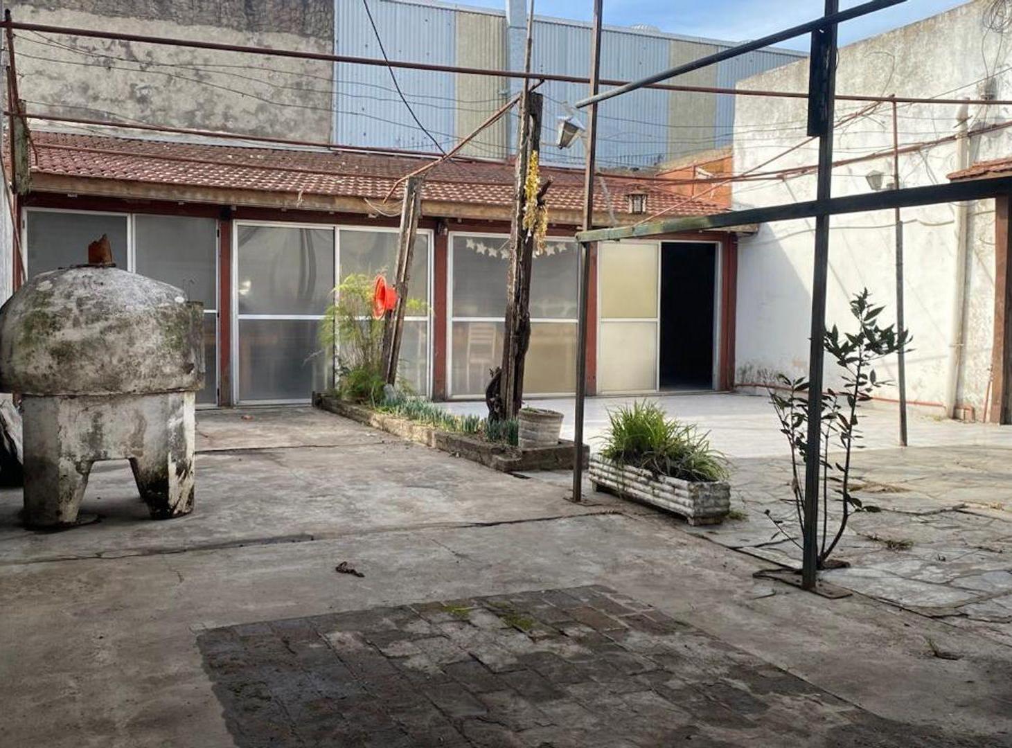 Foto de VENTA EN BLOQUE 3 locales + Vivienda - M. Chingolo, imagen 5