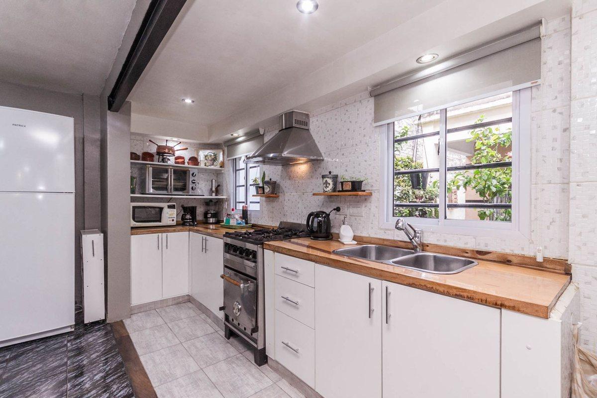 Foto de CASA PARA 2 FAMILIAS CON 2 COCHERAS Y JARDIN, imagen 5