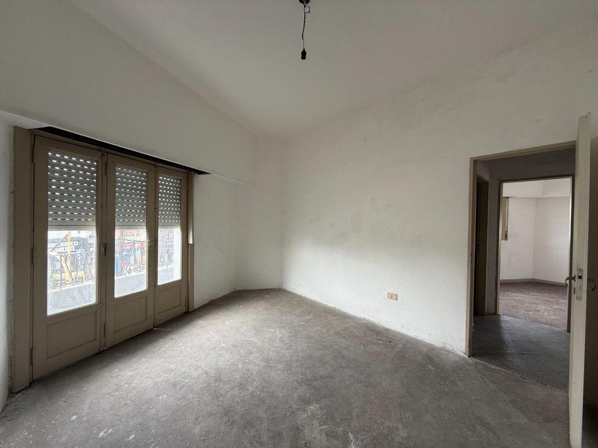 Foto de PH DE 4 AMB AL FRENTE CON BALCÓN Y TERRAZA, imagen 4