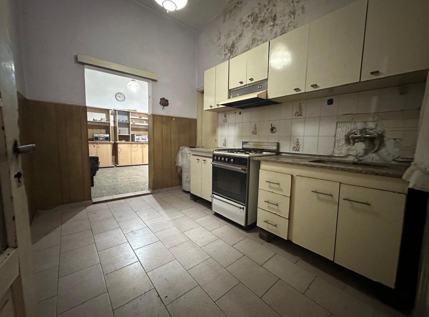 Foto de Casa con local y departamento en primer piso, imagen 5