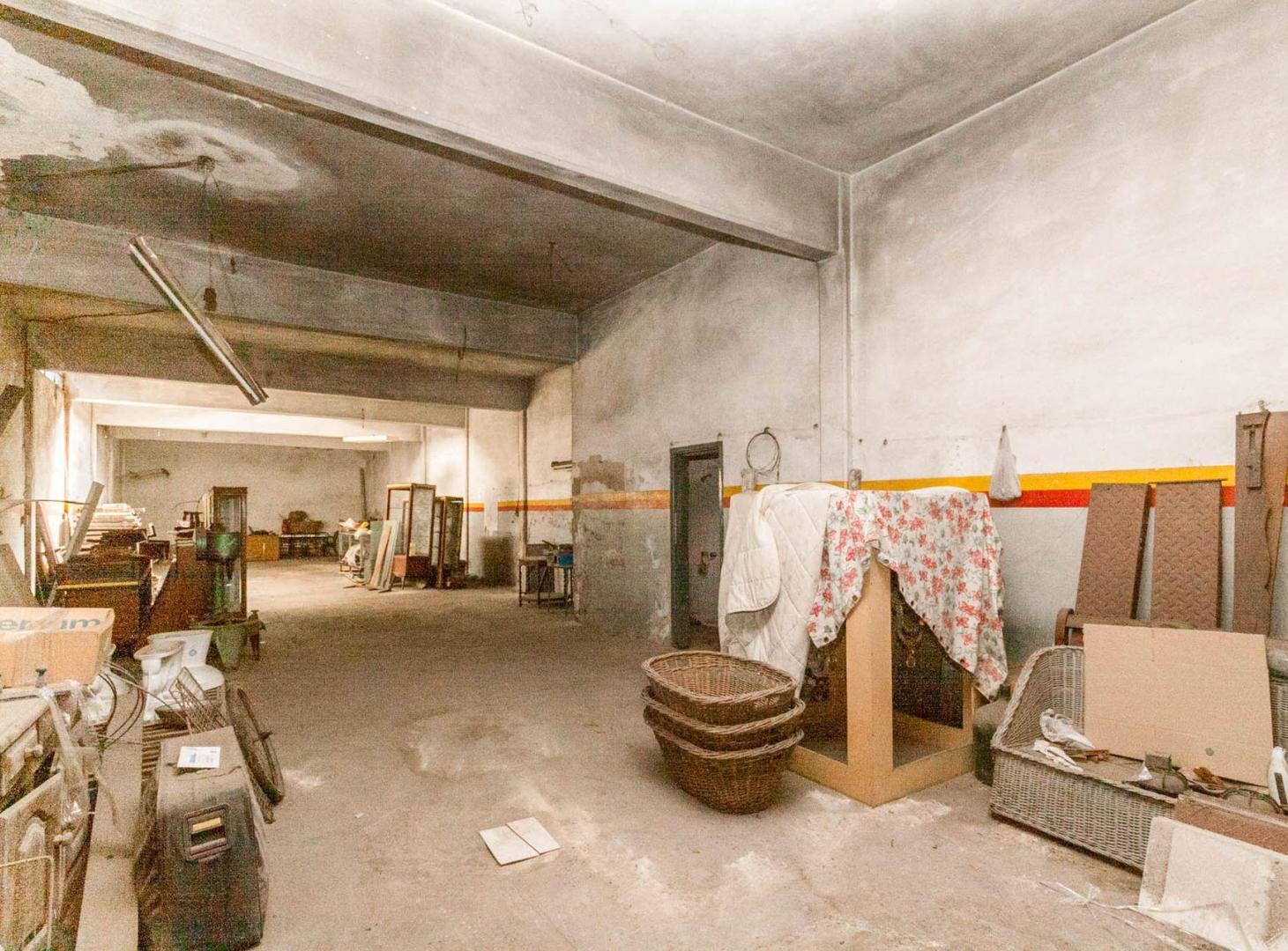Foto de VENTA GALPÓN CON PH 4 AMB Y QUINCHO PLANTA ALTA, imagen 1