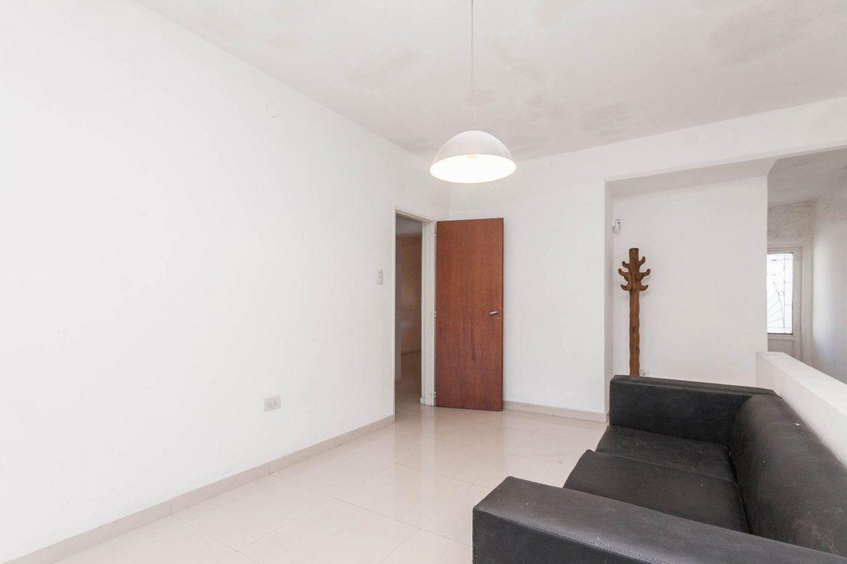 Foto de VENTA GALPÓN CON PH 4 AMB Y QUINCHO PLANTA ALTA, imagen 5