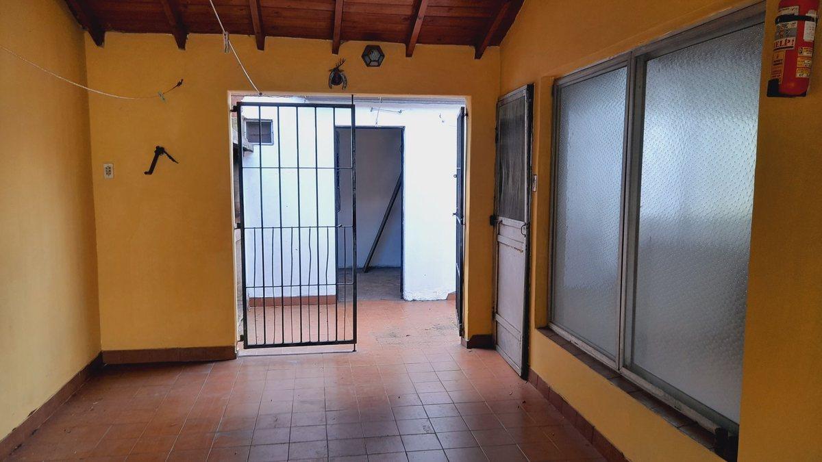 Foto de VENTA EN BLOCK CASA 3 AMB C/COCHERA + 2 LOCALES, imagen 3