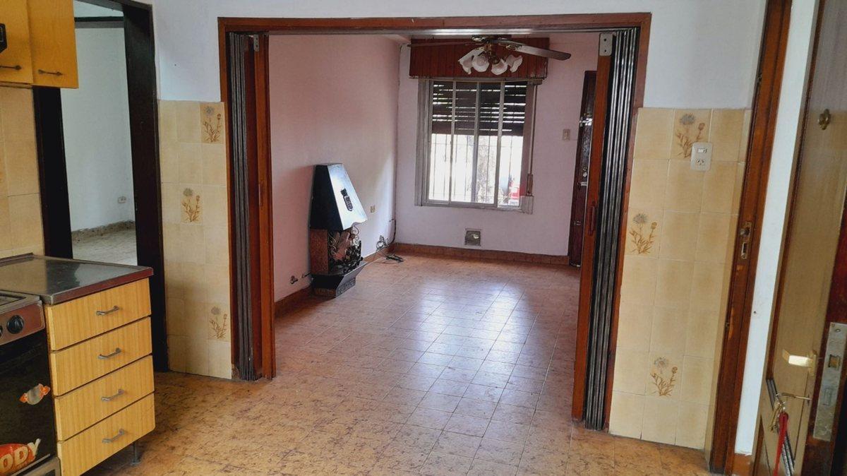 Foto de VENTA EN BLOCK CASA 3 AMB C/COCHERA + 2 LOCALES, imagen 2