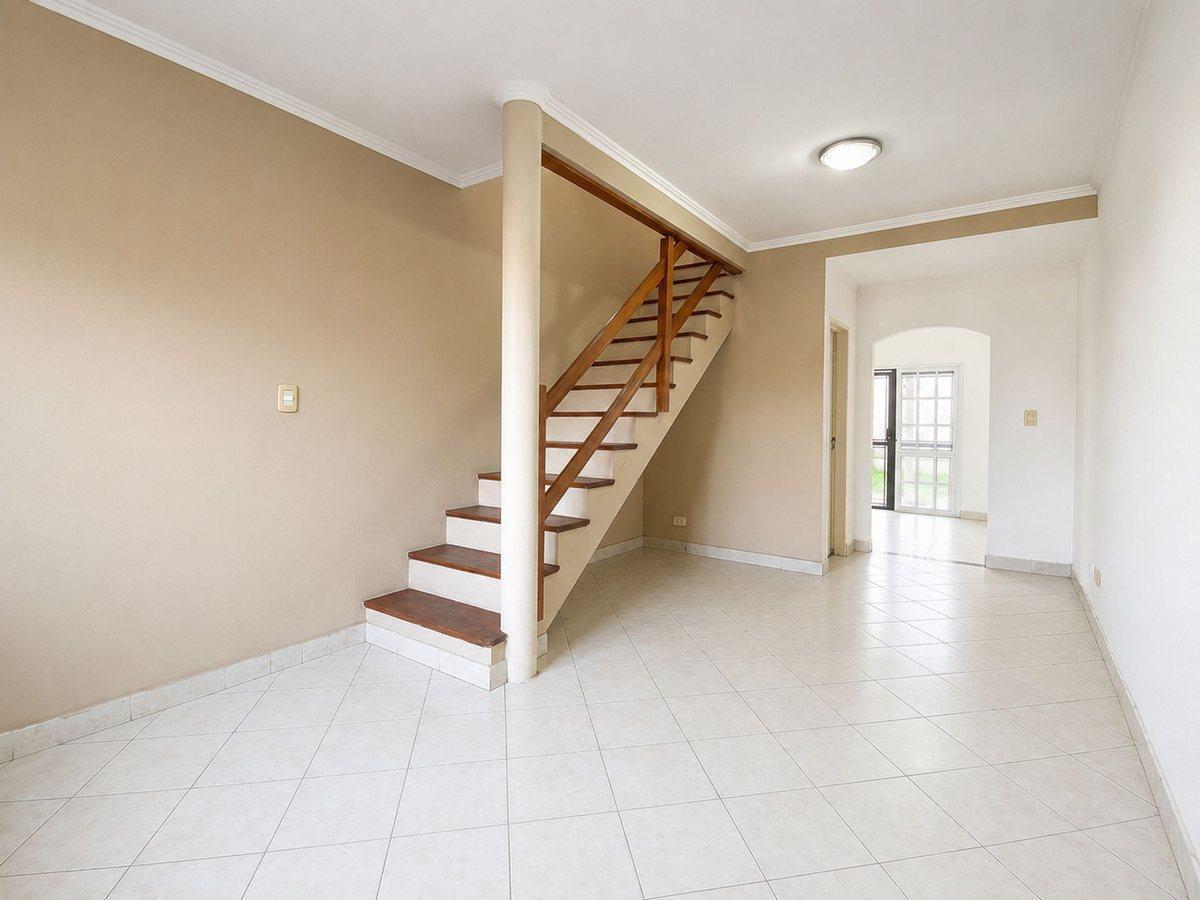 Foto de DUPLEX 3 AMB C/COCHERA, JARDÍN, LAVADERO Y ALTILLO, imagen 1