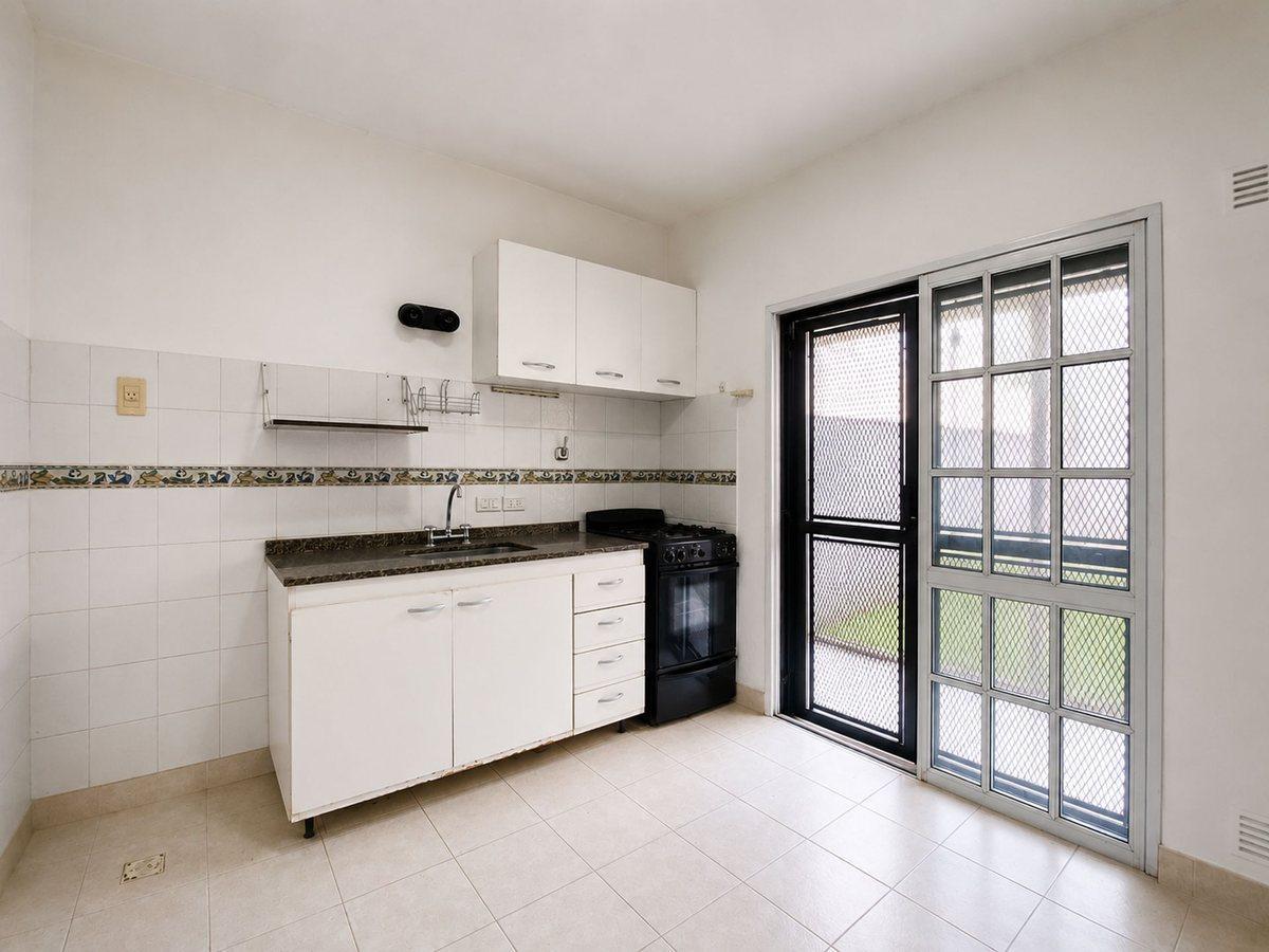 Foto de DUPLEX 3 AMB C/COCHERA, JARDÍN, LAVADERO Y ALTILLO, imagen 4