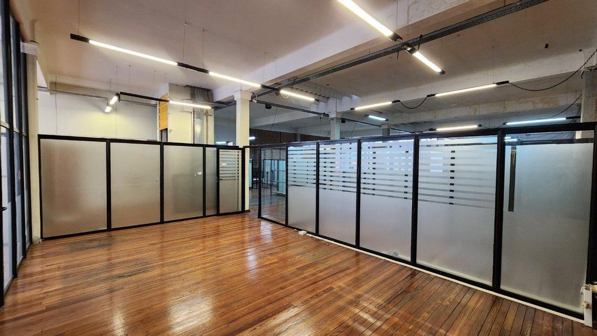 Foto de VENTA OFICINA COMERCIAL DE TRES PLANTAS EN CABA, imagen 1