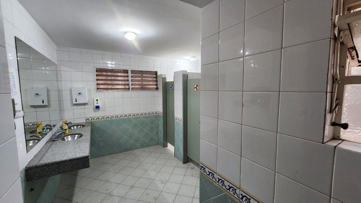 Foto de VENTA OFICINA COMERCIAL DE TRES PLANTAS EN CABA, imagen 3