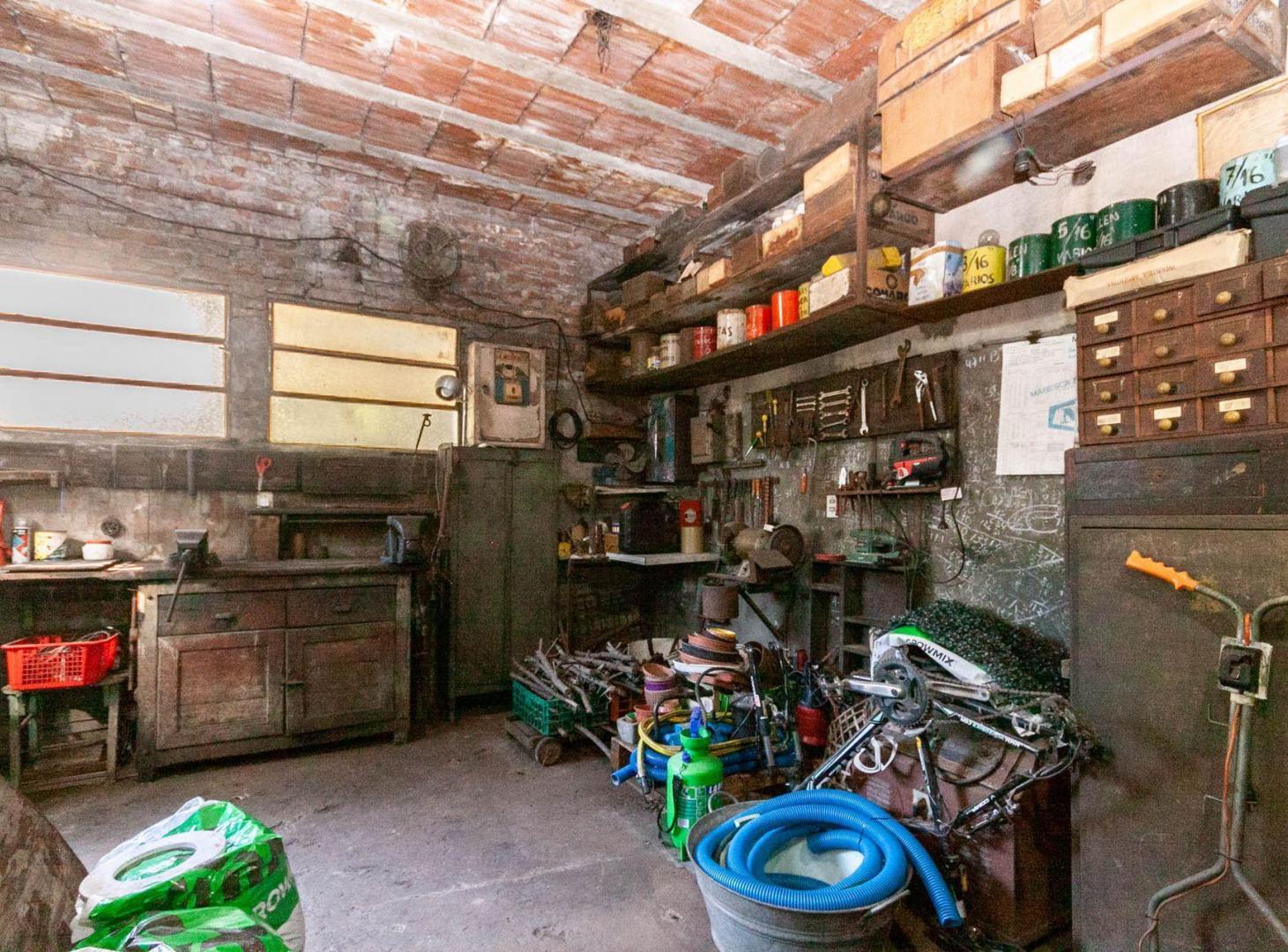 Foto de CASA CON TALLER - PARQUE-GARAGE PASANTE-APTO CRED, imagen 3