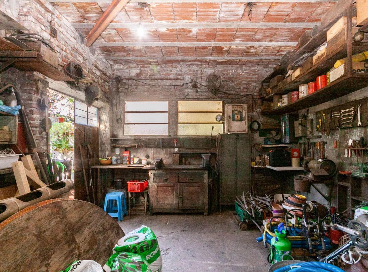 Foto de CASA CON TALLER - PARQUE-GARAGE PASANTE-APTO CRED, imagen 4