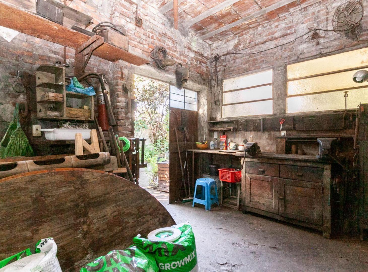 Foto de CASA CON TALLER - PARQUE-GARAGE PASANTE-APTO CRED, imagen 1