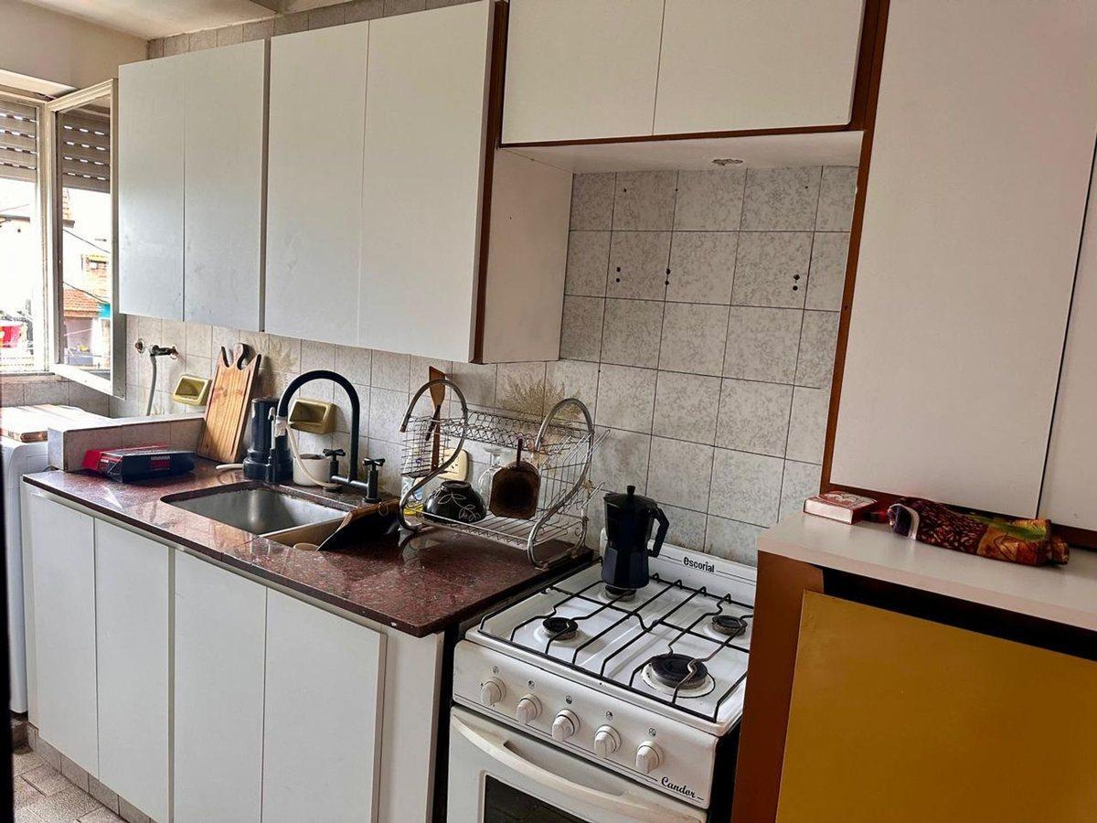 Foto de Adrogué Centro: 3 ambs. 72m², 3 balcones, cochera, imagen 2