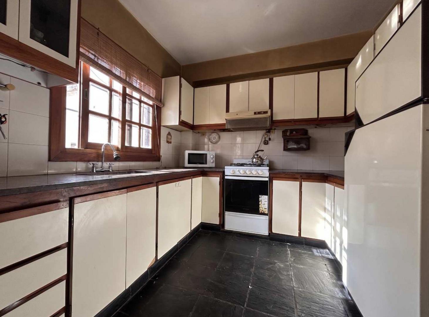 Foto de CASA BANFIELD ESTE - 5 AMB - APTA CRÉDITO, imagen 3