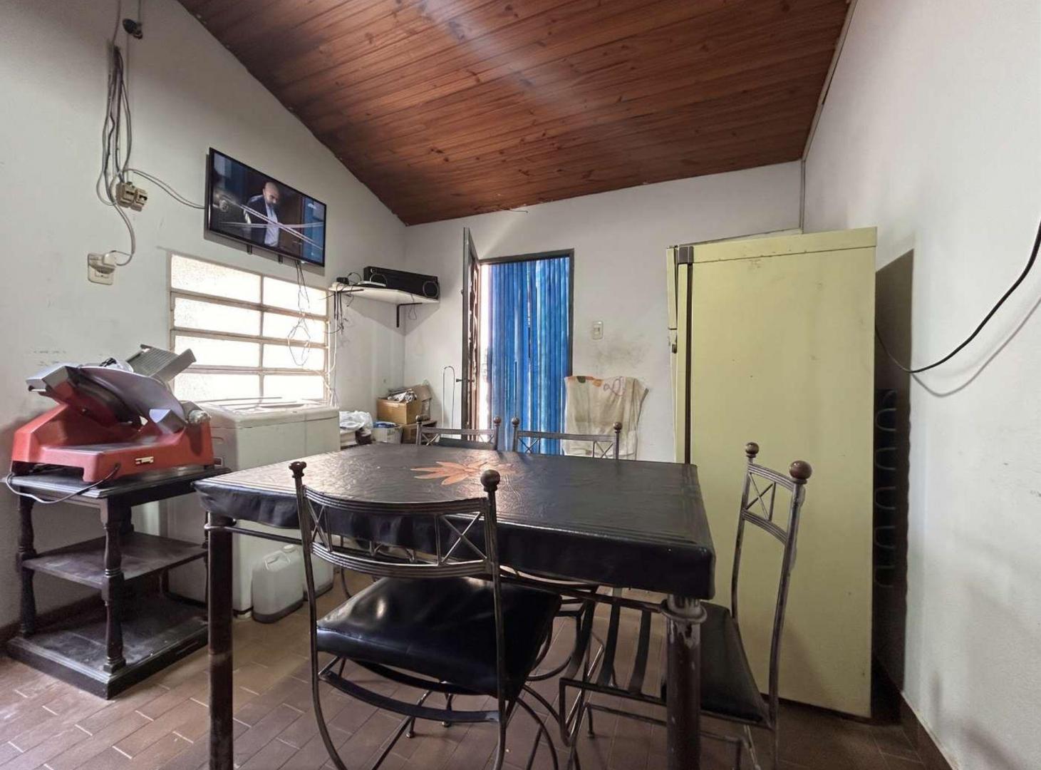 Foto de CASA Y DEPTO CON PARQUE - 2 FAMILIAS - LANÚS ESTE, imagen 4
