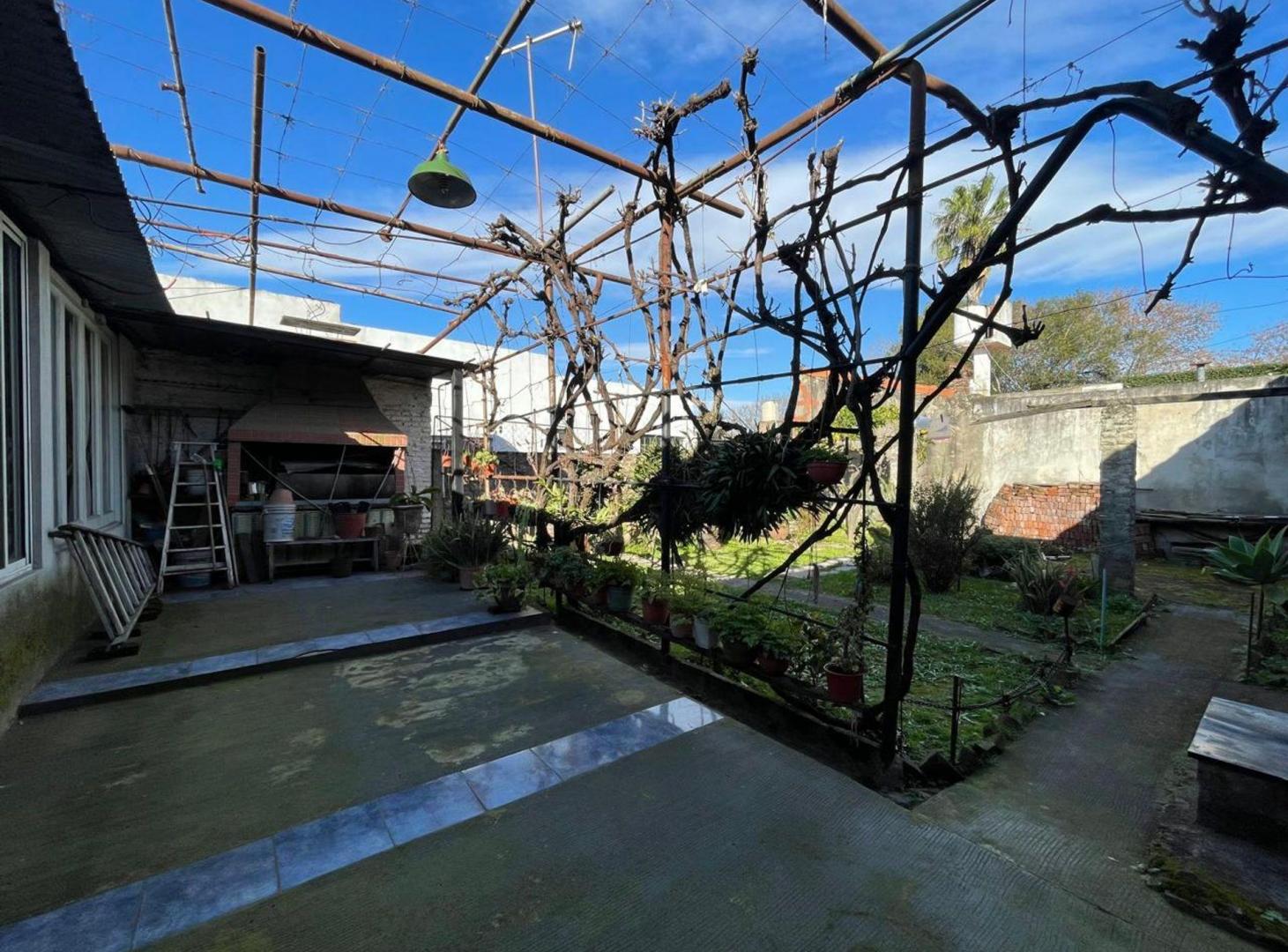 Foto de CASA EN VENTA CON COCHERA Y FONDO LIBRE-QUILMES, imagen 5