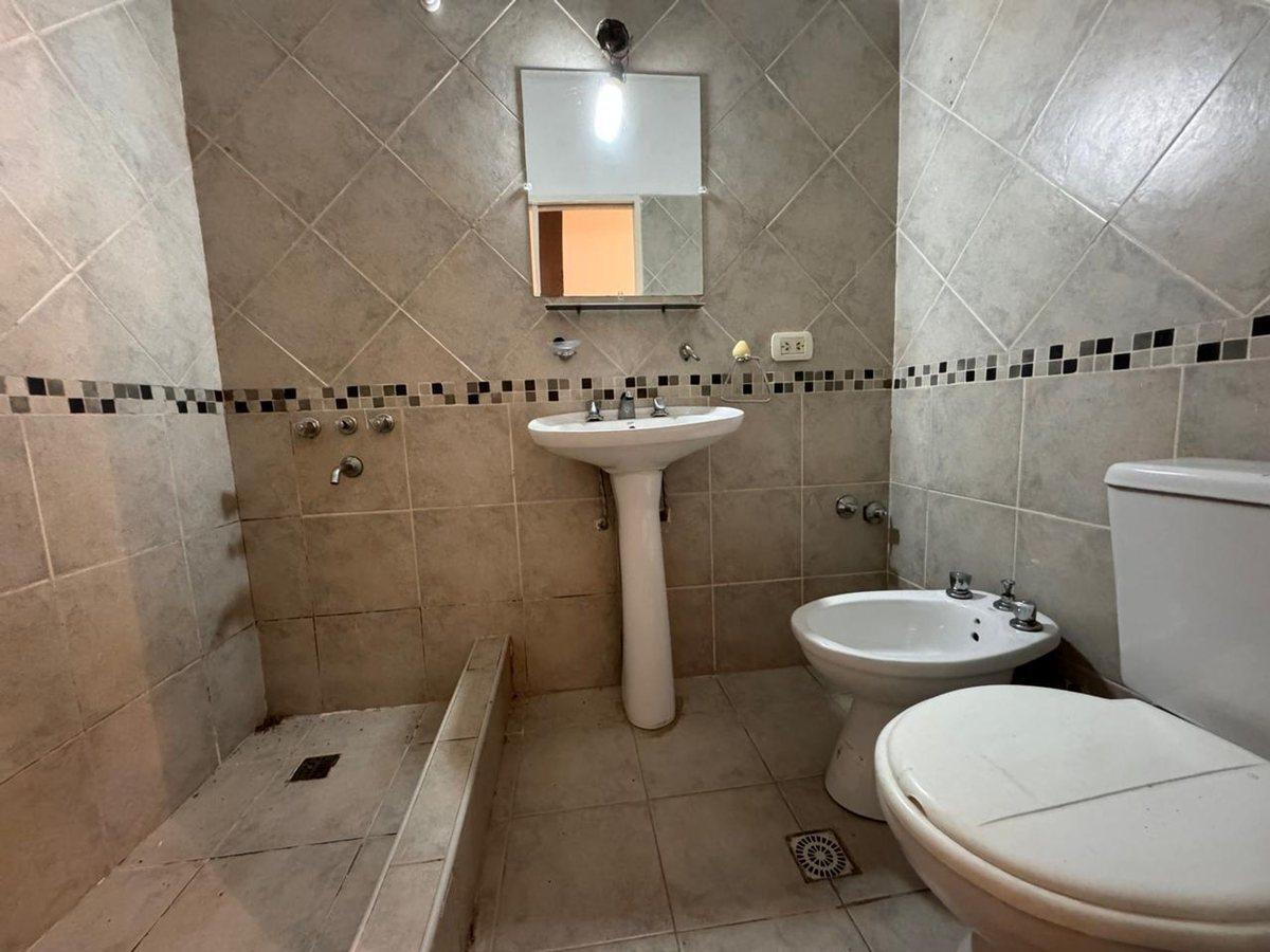 Foto de Dos casas en venta s/ lote de 307 m2 Temperley E., imagen 4