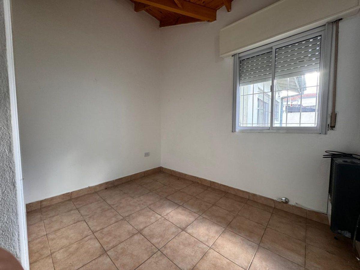 Foto de Dos casas en venta s/ lote de 307 m2 Temperley E., imagen 5