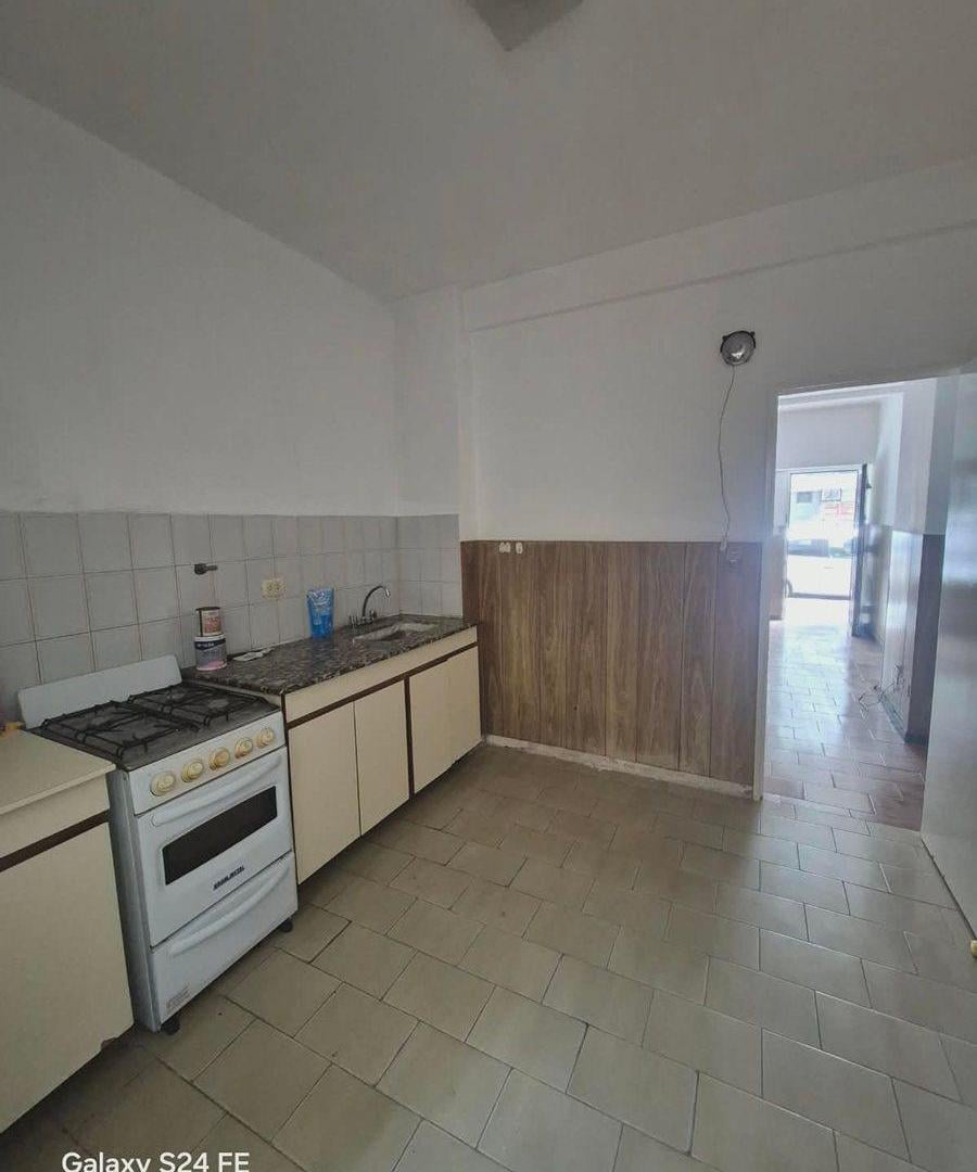 Foto de DEPARTAMENTO 3 AMB-PB C/PATIO-APTO PROF-LANUS ESTE, imagen 4