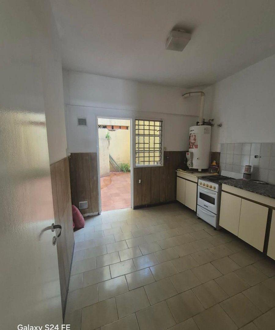 Foto de DEPARTAMENTO 3 AMB-PB C/PATIO-APTO PROF-LANUS ESTE, imagen 2