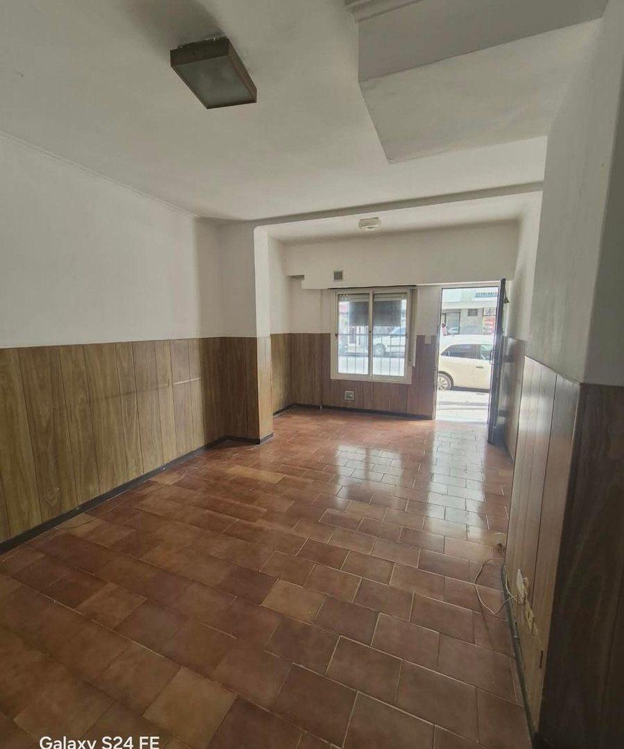 Foto de DEPARTAMENTO 3 AMB-PB C/PATIO-APTO PROF-LANUS ESTE, imagen 1