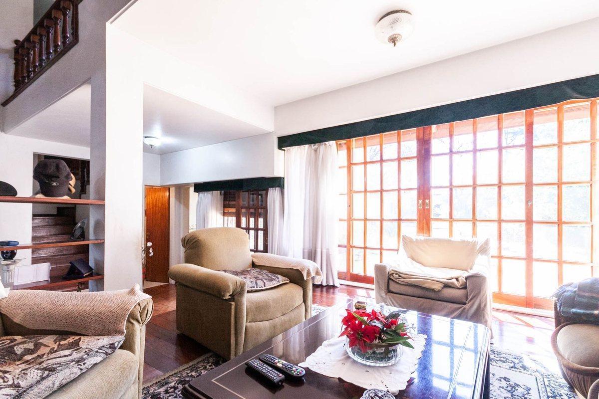 Foto de HERMOSA CASA 5 AMBIENTES lote 13,50 x 56 mts, imagen 2