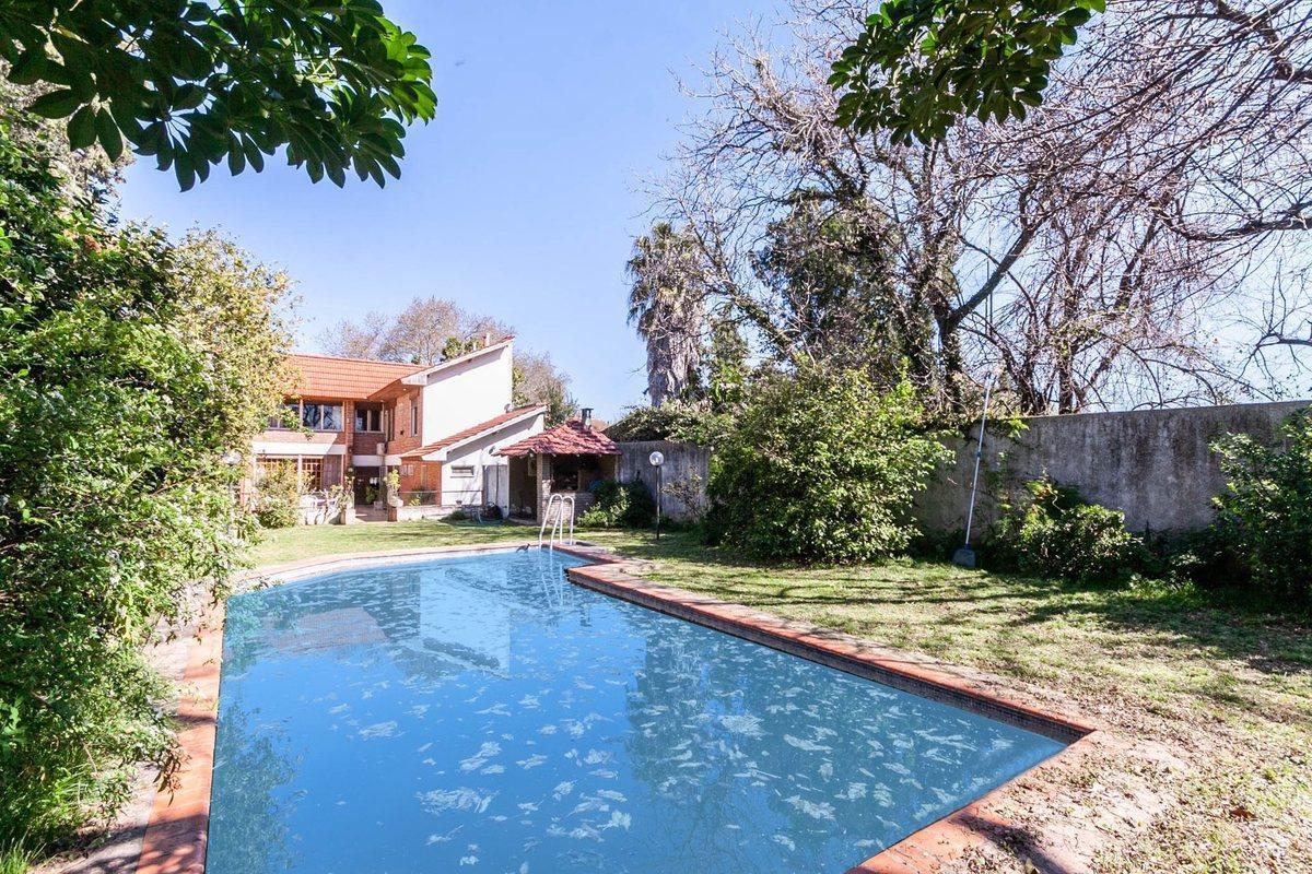 Foto de HERMOSA CASA 5 AMBIENTES lote 13,50 x 56 mts, imagen 3