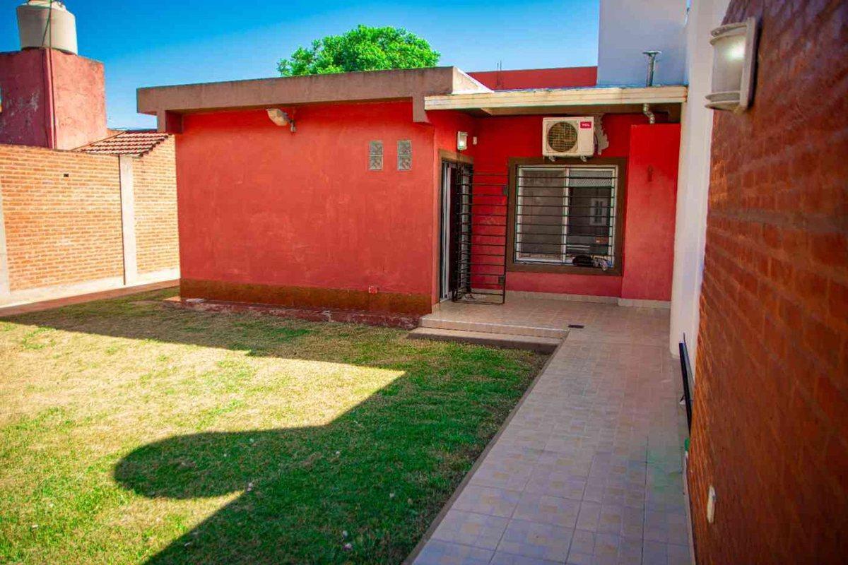 Foto de CASA CON PILETA ACEPTA PERMUTA / ESCUCHA PROPUESTA, imagen 1