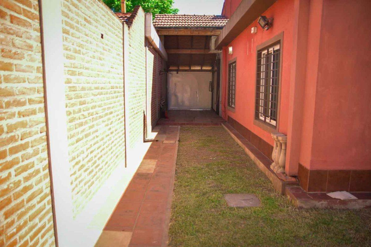 Foto de CASA CON PILETA ACEPTA PERMUTA / ESCUCHA PROPUESTA, imagen 4