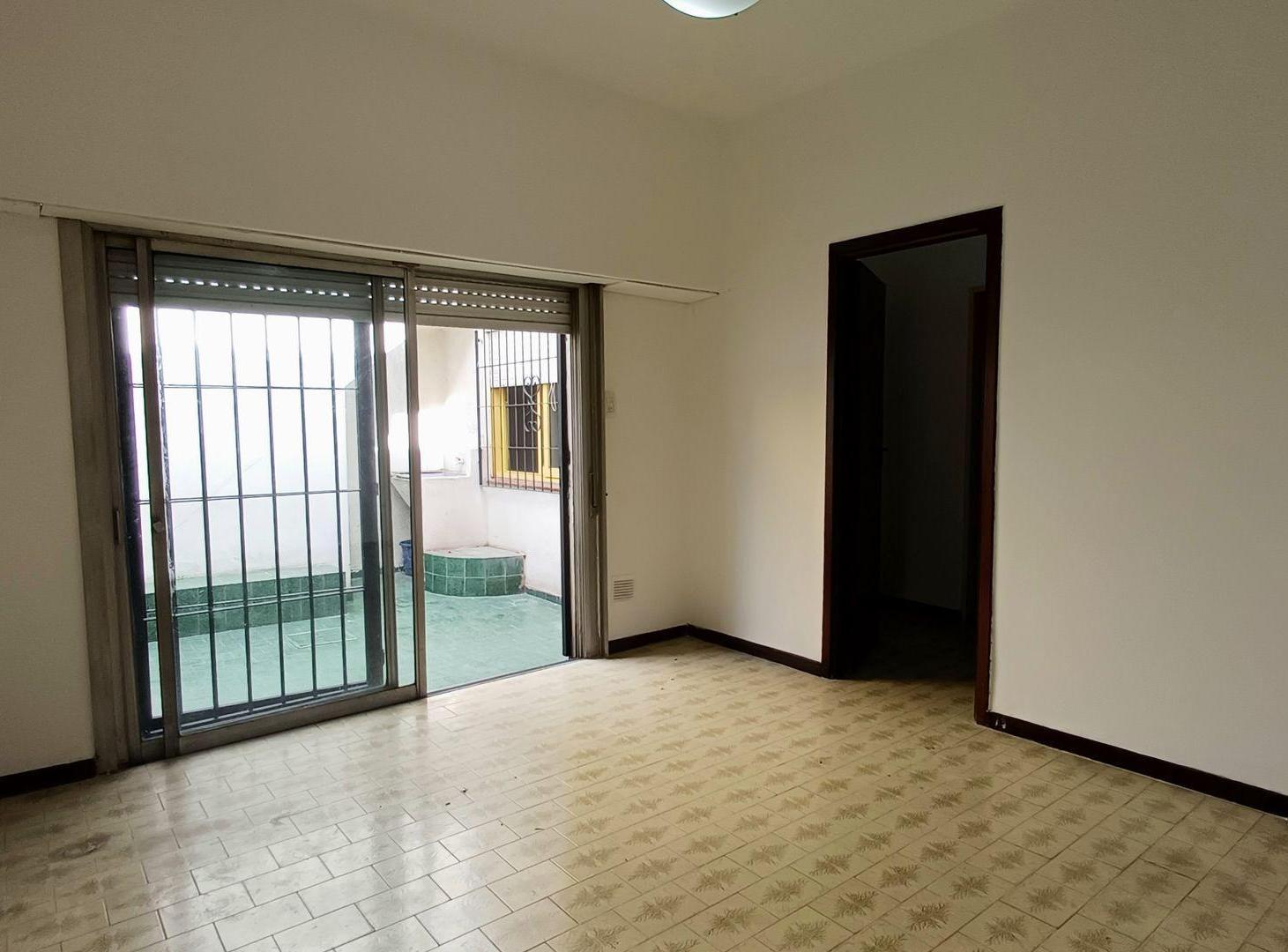 Foto de PH 2 DORMITORIOS LUMINOSO+TERRAZA+UBICACIÓN-LANUS, imagen 1