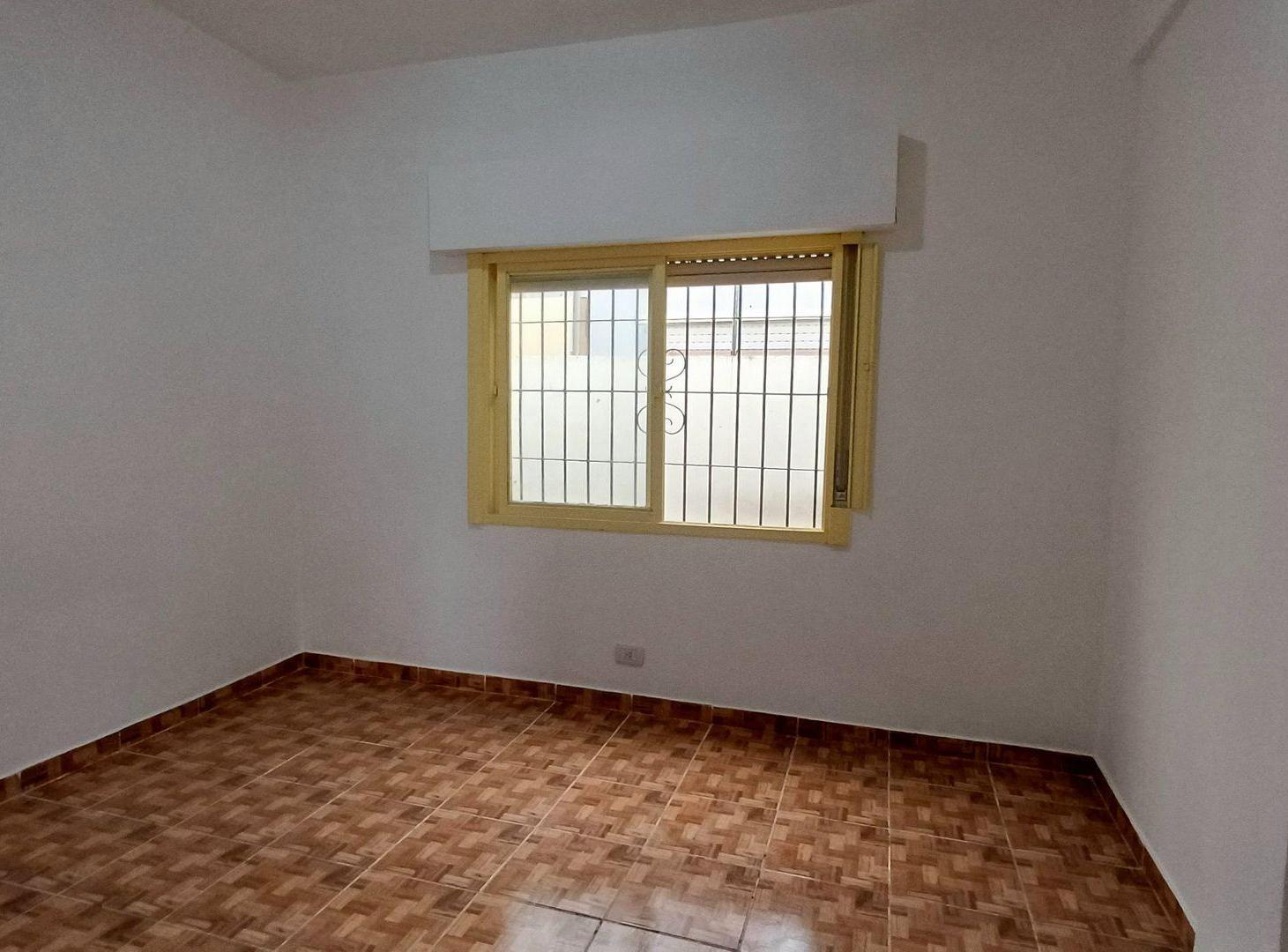 Foto de PH 2 DORMITORIOS LUMINOSO+TERRAZA+UBICACIÓN-LANUS, imagen 4