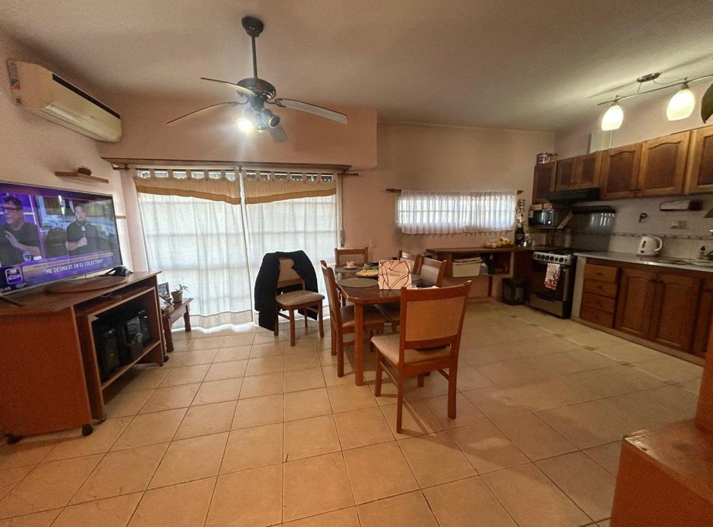Foto de VENTA LOCAL/DEPOSITO 500 m2 y 3 CASAS BERAZATEGUI, imagen 1