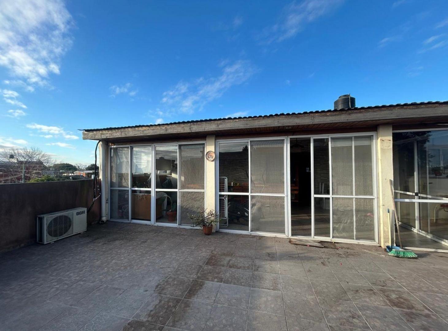 Foto de VENTA LOCAL/DEPOSITO 500 m2 y 3 CASAS BERAZATEGUI, imagen 2