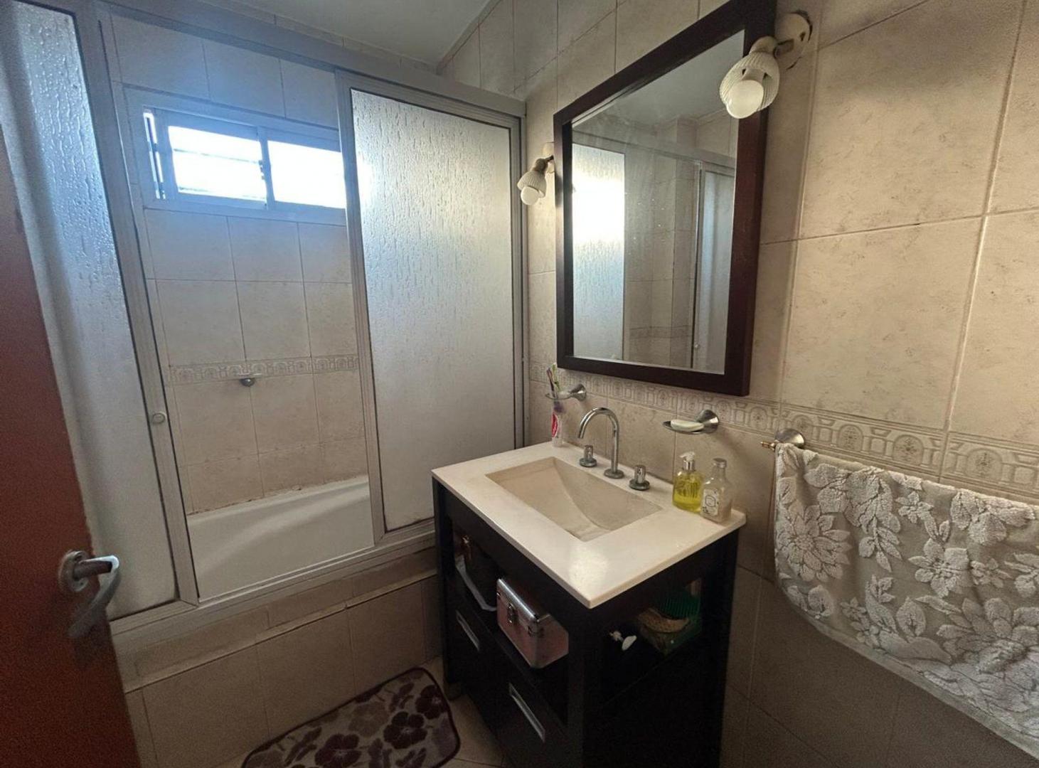 Foto de VENTA LOCAL/DEPOSITO 500 m2 y 3 CASAS BERAZATEGUI, imagen 3