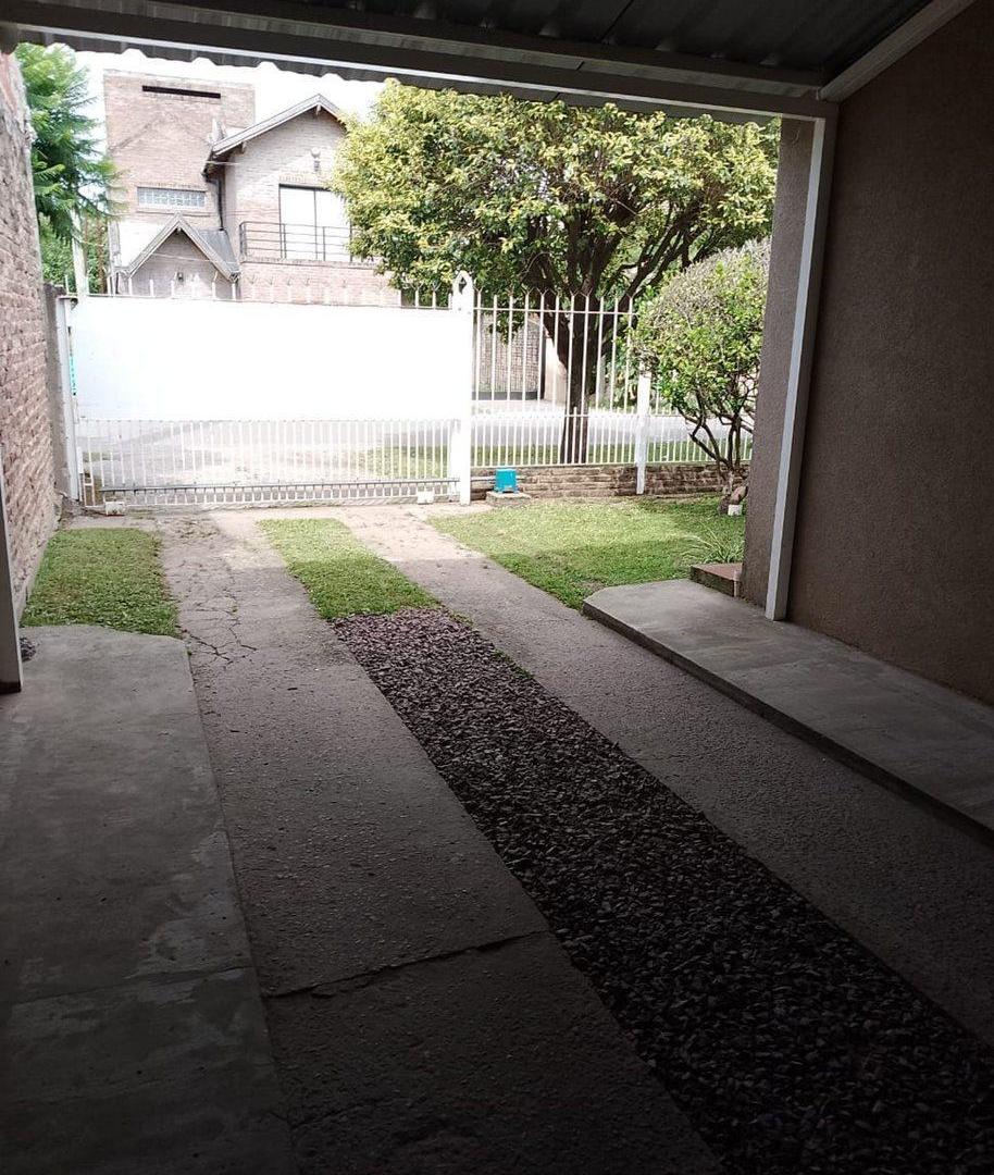 Foto de VIVIENDA MULTIFAMILIAR EN CLAYPOLE - GRAN TERRENO, imagen 3