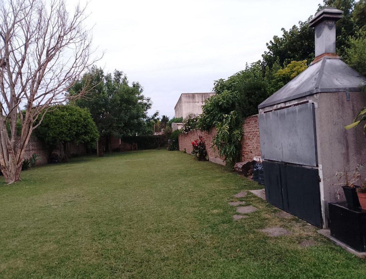 Foto de VIVIENDA MULTIFAMILIAR EN CLAYPOLE - GRAN TERRENO, imagen 1
