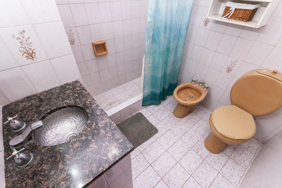 Foto de Casa de 3 amb en venta c/quincho, cochera y patio, imagen 3