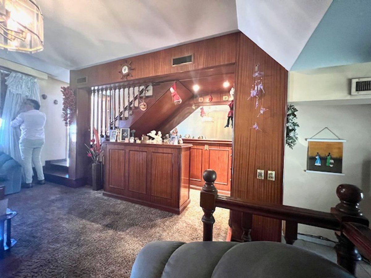 Foto de VENTA CHALET DE CATEGORIA 5 AMB. QUINCHO Y FONDO, imagen 5