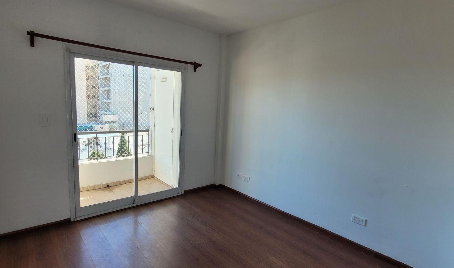 Foto de DEPARTAMENTO PISO COMPLETO 4 AMB. C/COCHERA LANUS, imagen 5